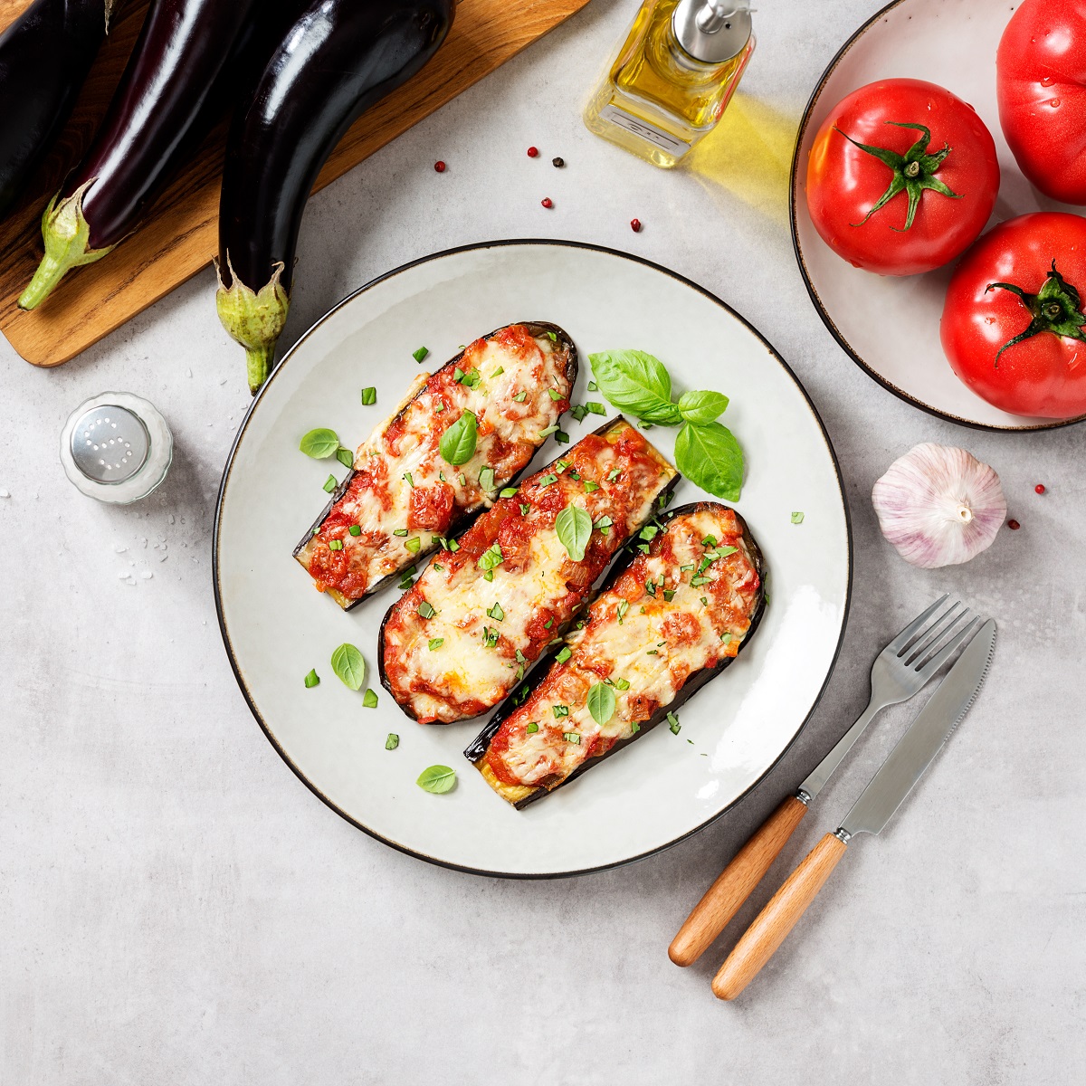 Baked,Eggplant,With,Mozzarella,Cheese,,Chopped,Tomatoes,And,Fresh,Basil