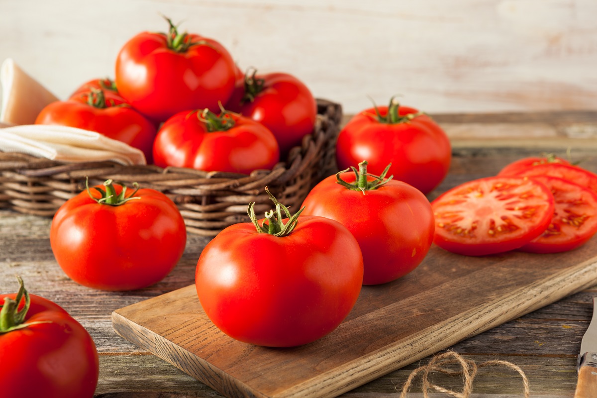 Raw,Organic,Red,Beefsteak,Tomatoes,Ready,For,Cooking