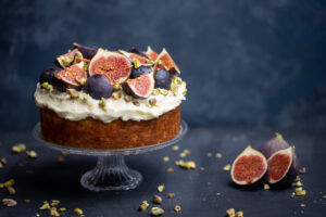 Dark,Mood,Cake,With,Figs,And,Pistachios