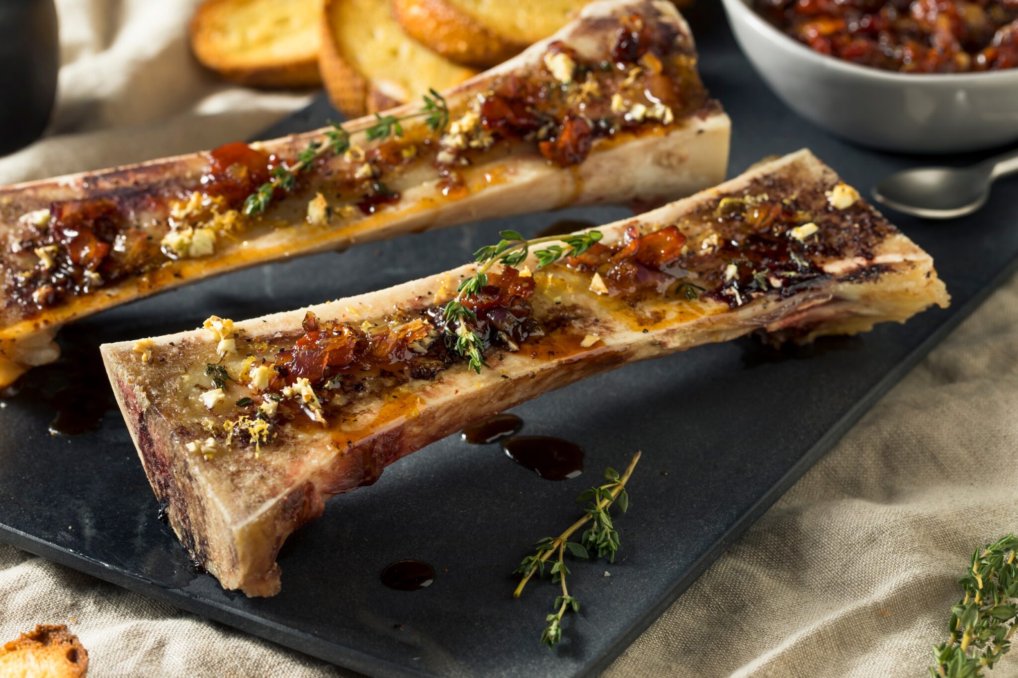 Homemade,Roasted,Beef,Bone,Marrow,With,Thyme,And,Lemon