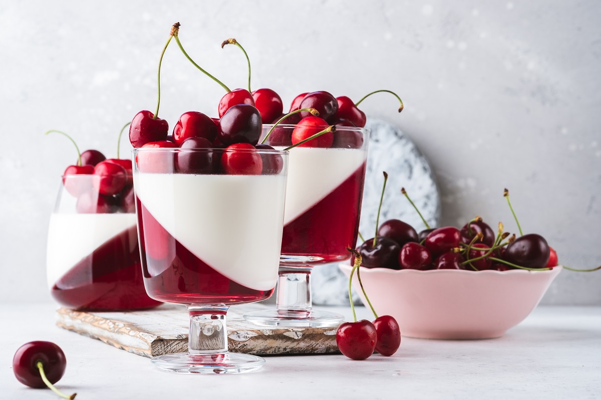 Delisious,Panna,Cotta,Summer,Dessert,With,Cherries,And,Cherry,Jelly