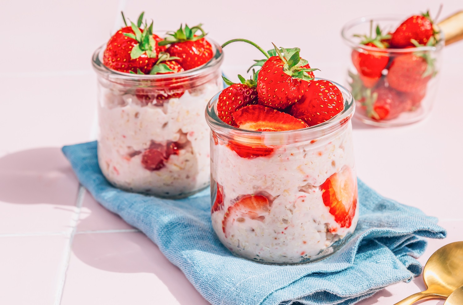 A,Delightful,And,Healthy,Breakfast,Of,Overnight,Oats,With,Yogurt