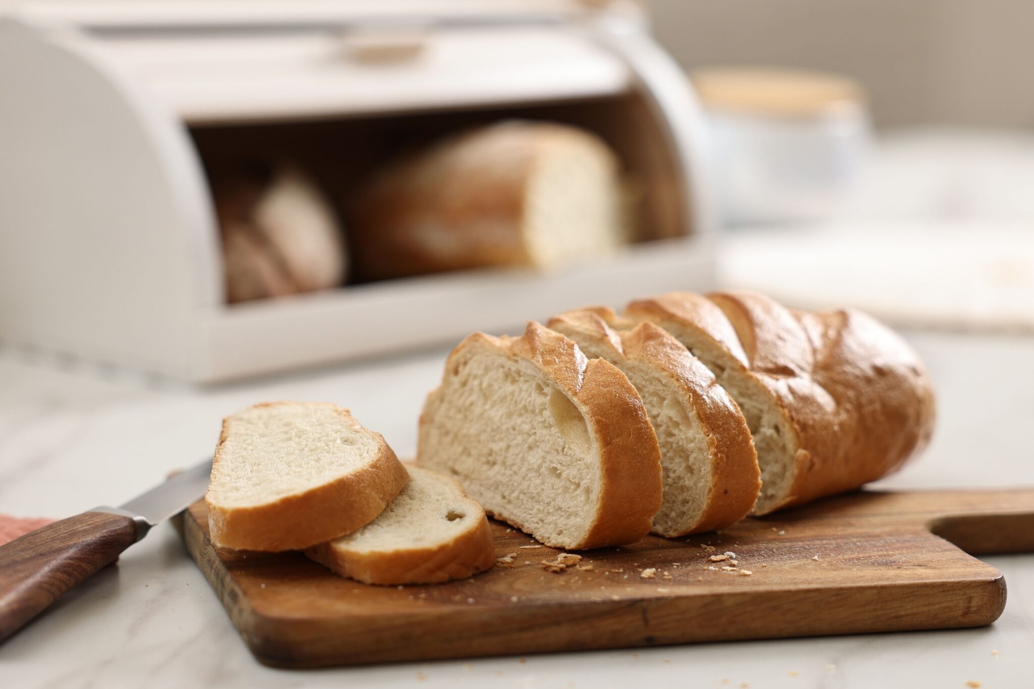 Wooden,Bread,Basket,With,Freshly,Baked,Loaves,And,Knife,On