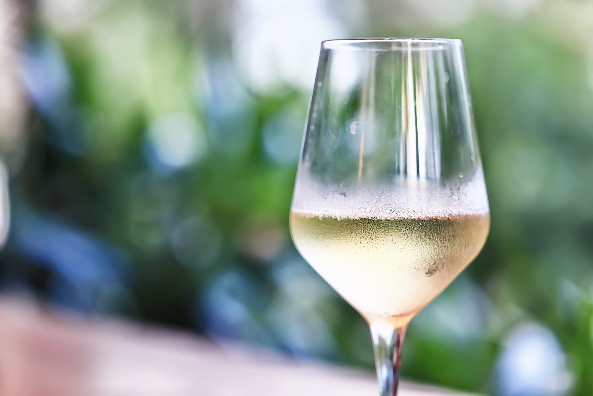 White,Wine,Tasting,,Chilled,Ice,Wine,In,A,Cold,Glass