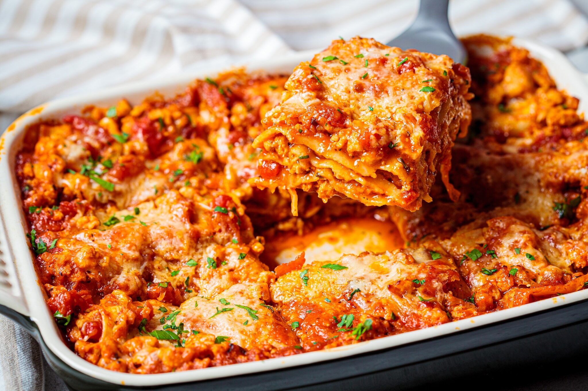 Traditional,Italian,Baked,Lasagne,With,Meat,And,Cheese,In,Dish.