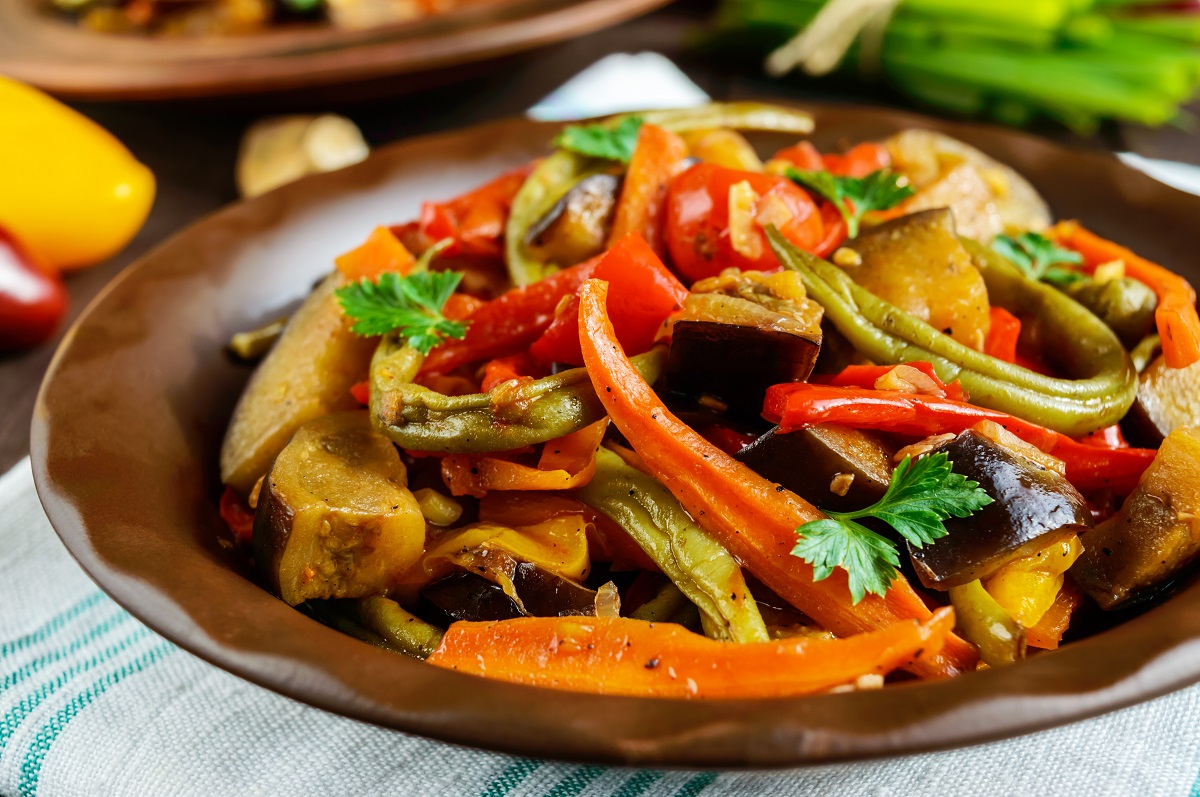 Vegetable,Stew,(salad):,Bell,Pepper,,Eggplant,,Asparagus,Beans,,Garlic,,Carrot,
