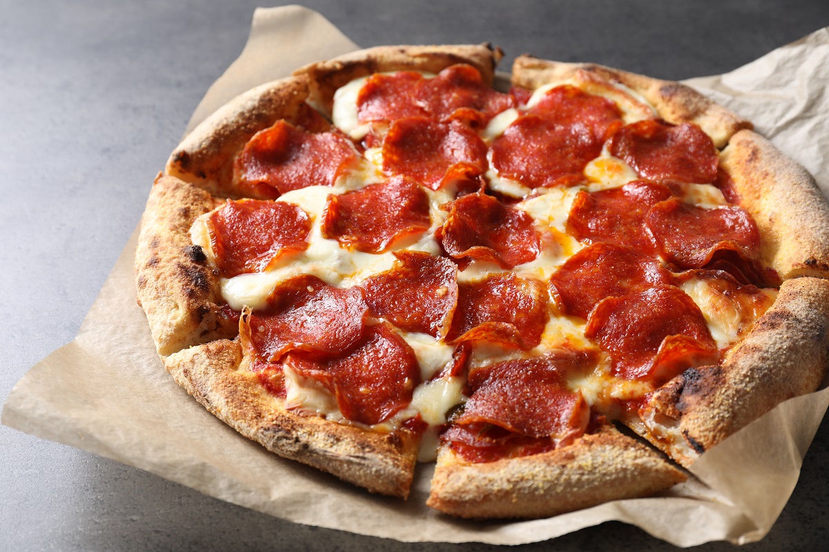 Tasty,Hot,Pepperoni,Pizza,On,Grey,Table