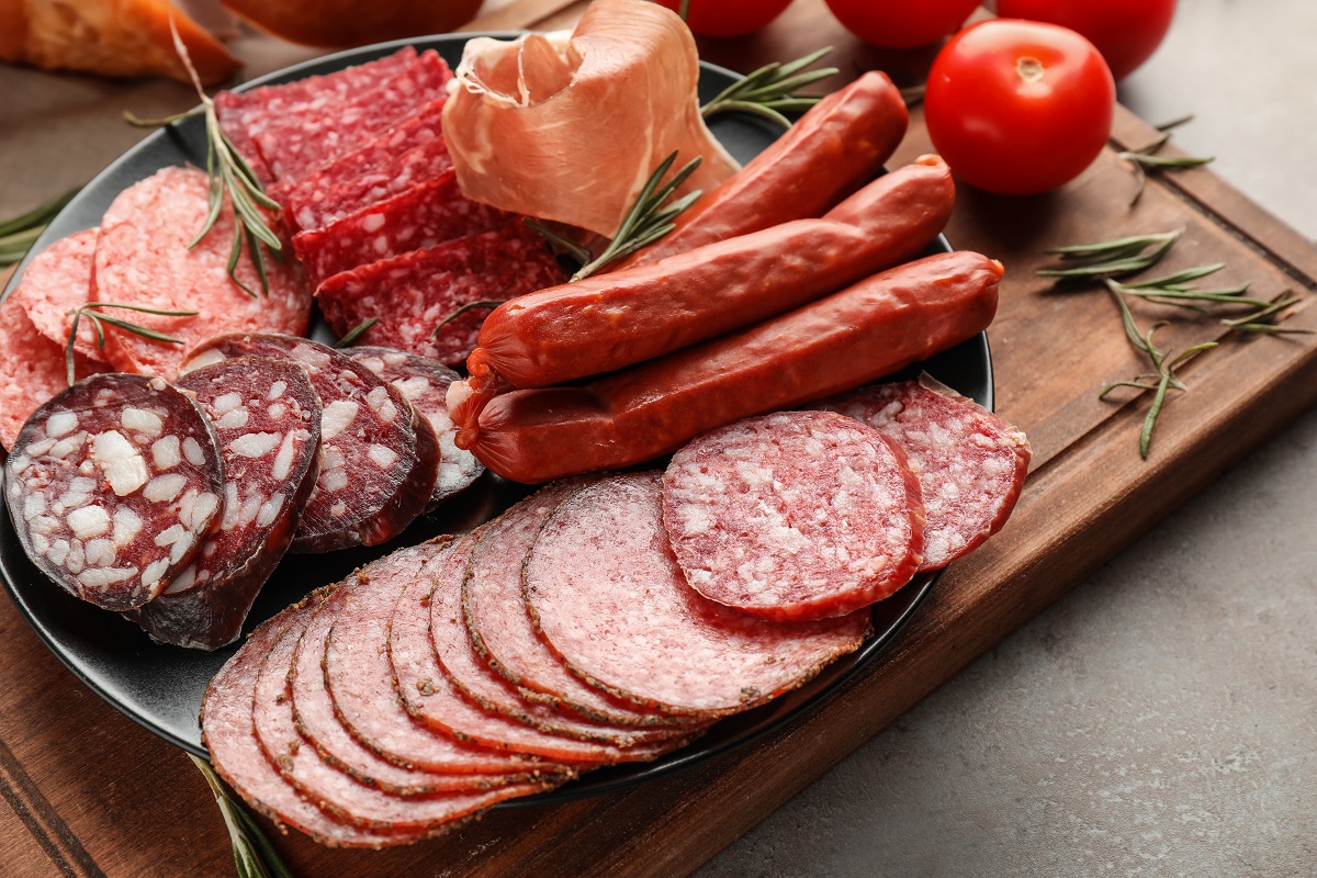 Plate,With,Assortment,Of,Delicious,Deli,Meats,On,Wooden,Board