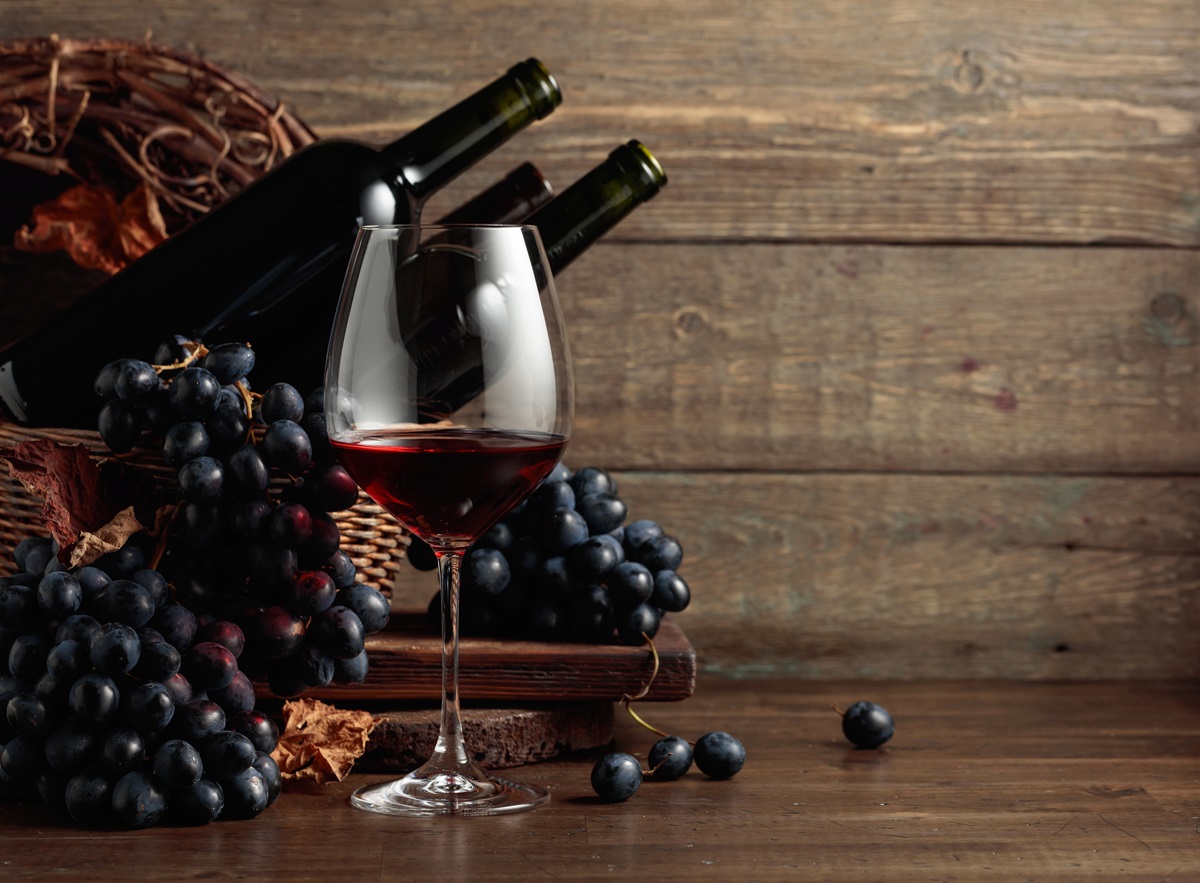 Red,Wine,And,Blue,Grapes.,Wine,And,Grapes,In,A