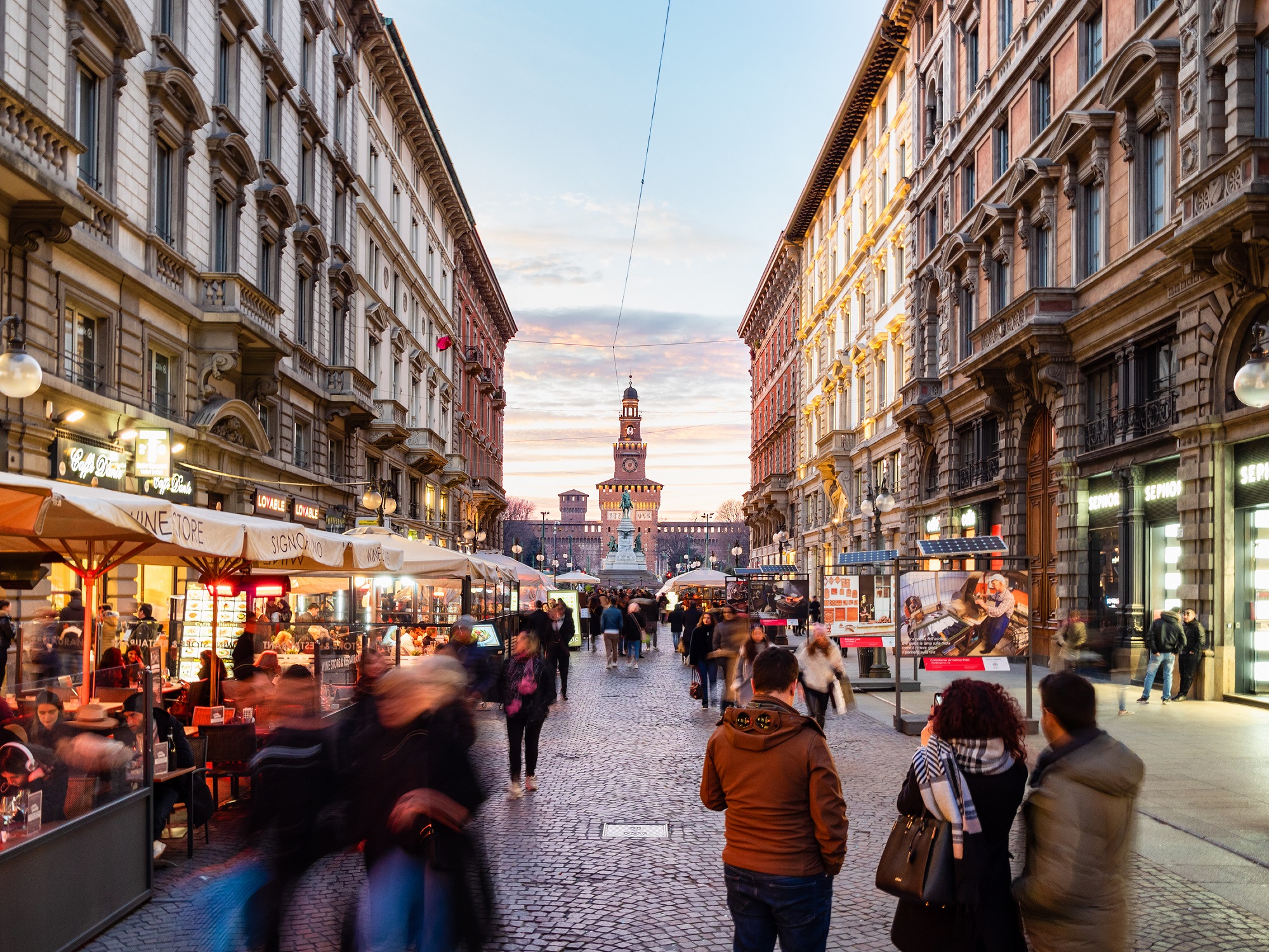 Milan,,Italy,-,February,24,,2019:,People,Walk,Along,Outdoor