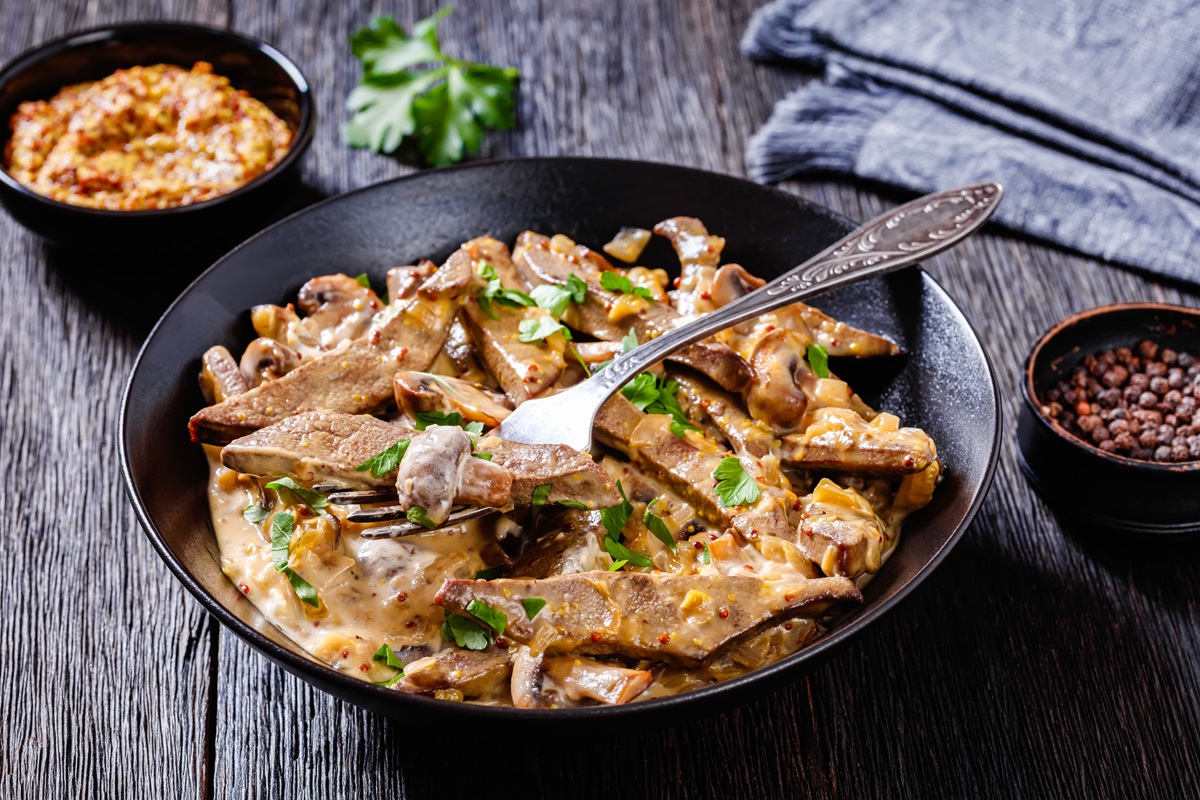 Beef,Liver,Stroganoff,With,Wholegrain,Mustard,,Onion,And,Mushrooms,In