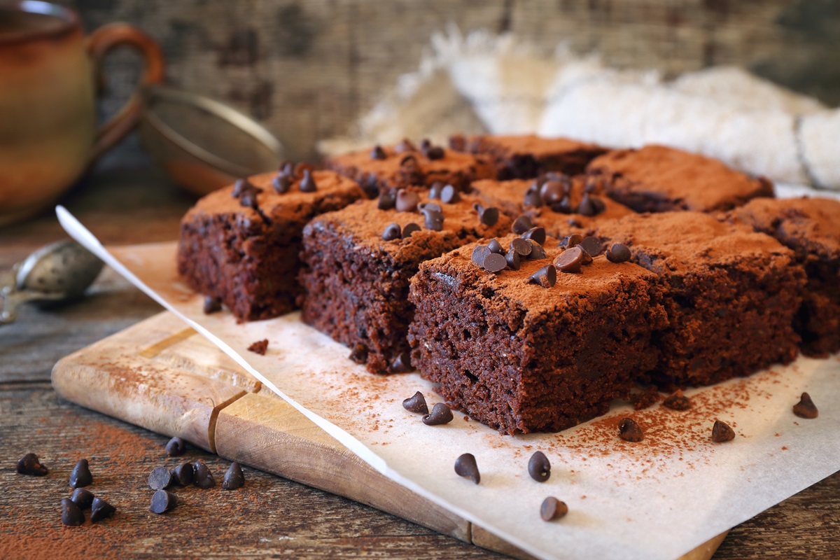Chocolate,Zucchini,Brownie,With,Chocolate,Chips,,Cocoa,Powder,Dressing,On