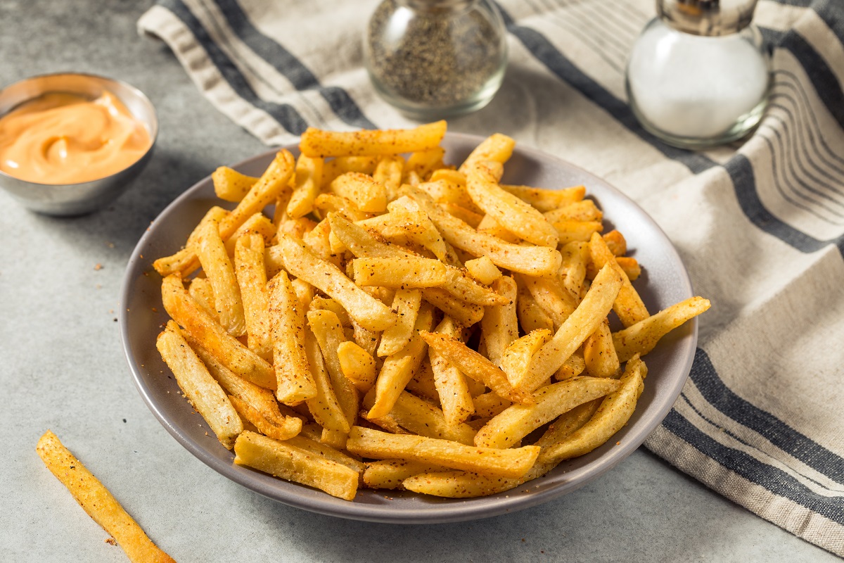Homemade,Spicy,Cajun,French,Fries,With,Mayo