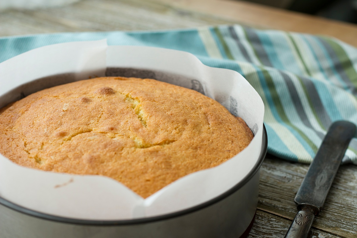 Close-up,Of,A,Round,Shaped,Maderia,Cake,In,A,Baking