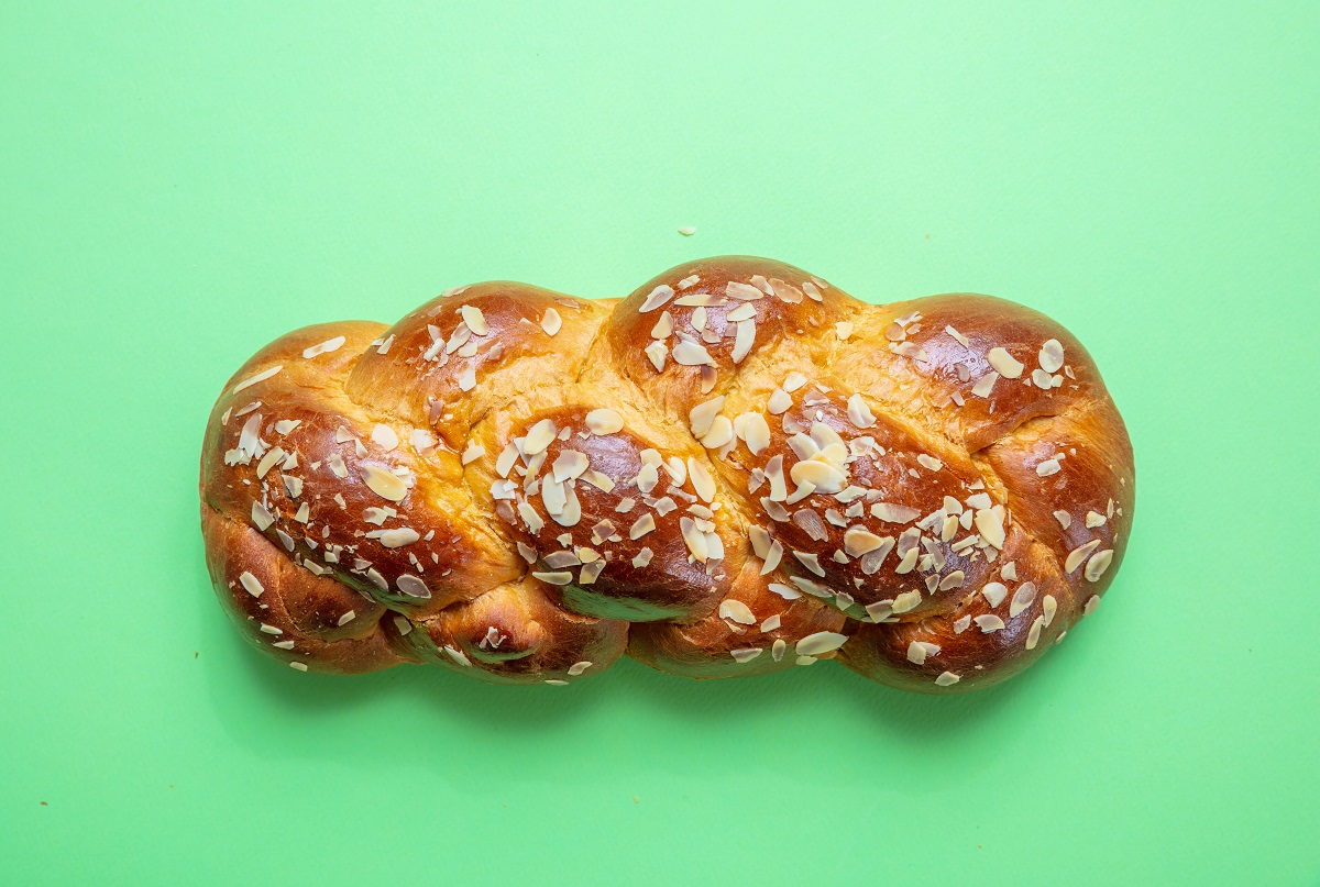 Easter,Preparation.,Tsoureki,Braid,,Greek,Easter,Sweet,Bread,On,Green