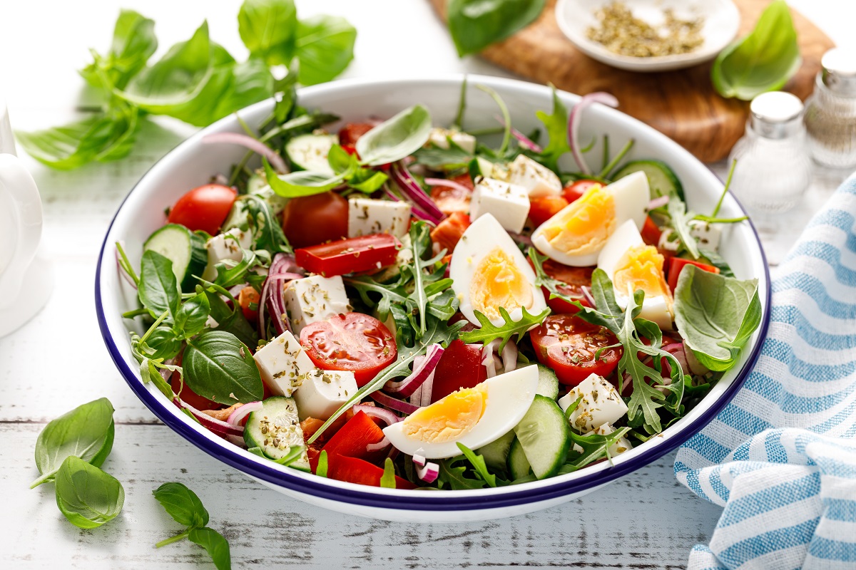 Egg,And,Arugula,Fresh,Vegetable,Salad,With,Feta,Cheese