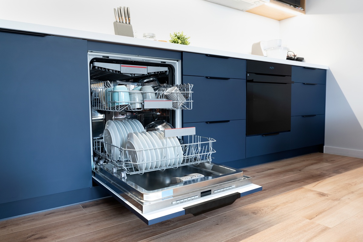 Dishwasher,In,Modern,Kitchen.,Perfectly,Washing,Dishes