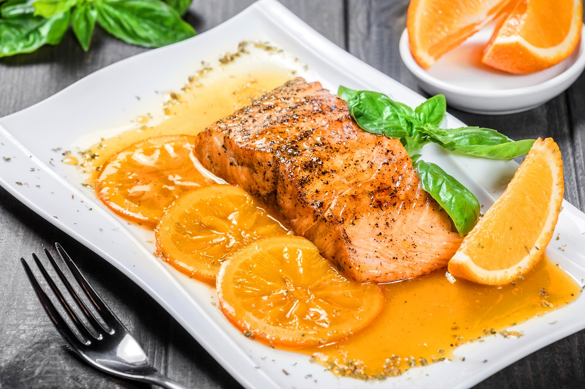 Honey,Glazed,Fillet,Salmon,With,Orange,Slices,,Spices,And,Basil