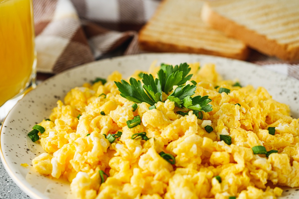 Scrambled,Eggs,And,Juice,Delicious,Breakfast,Meal,With,Toast,And