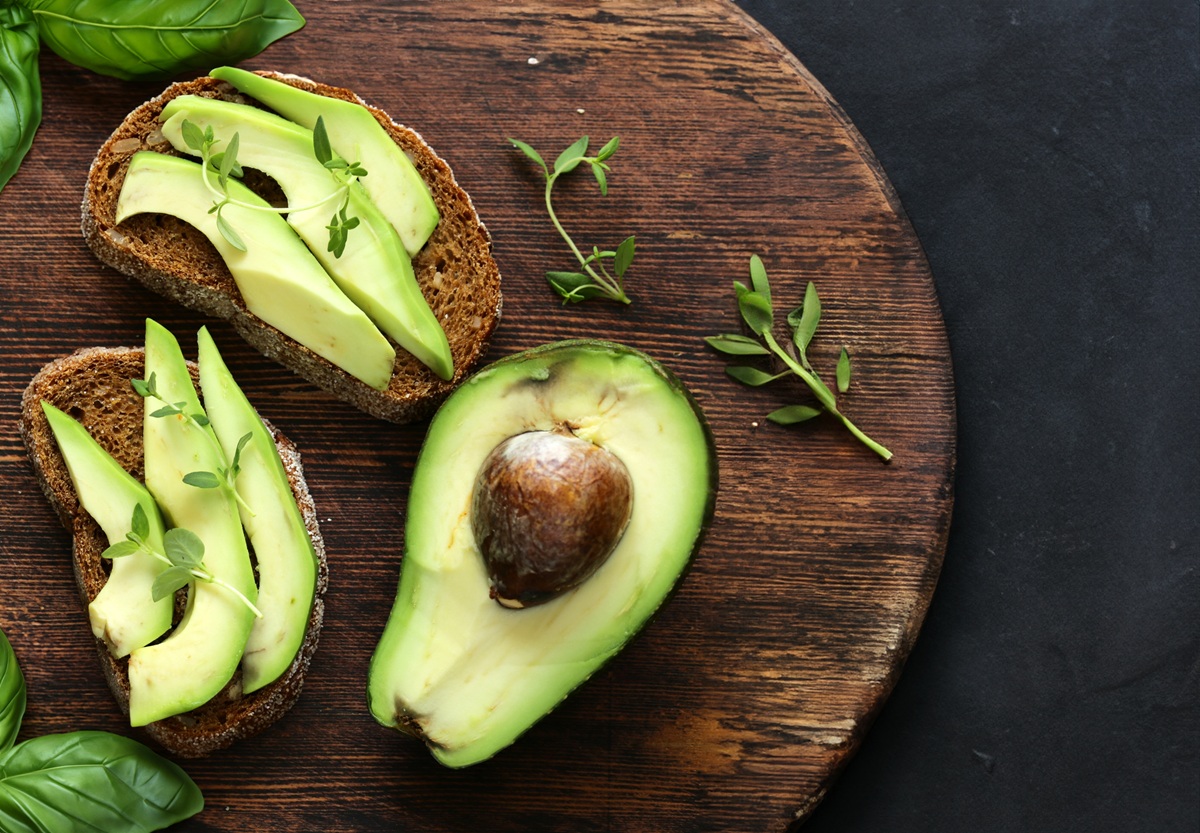 Healthy,Food,Avocado,Sandwich,With,Fresh,Basil