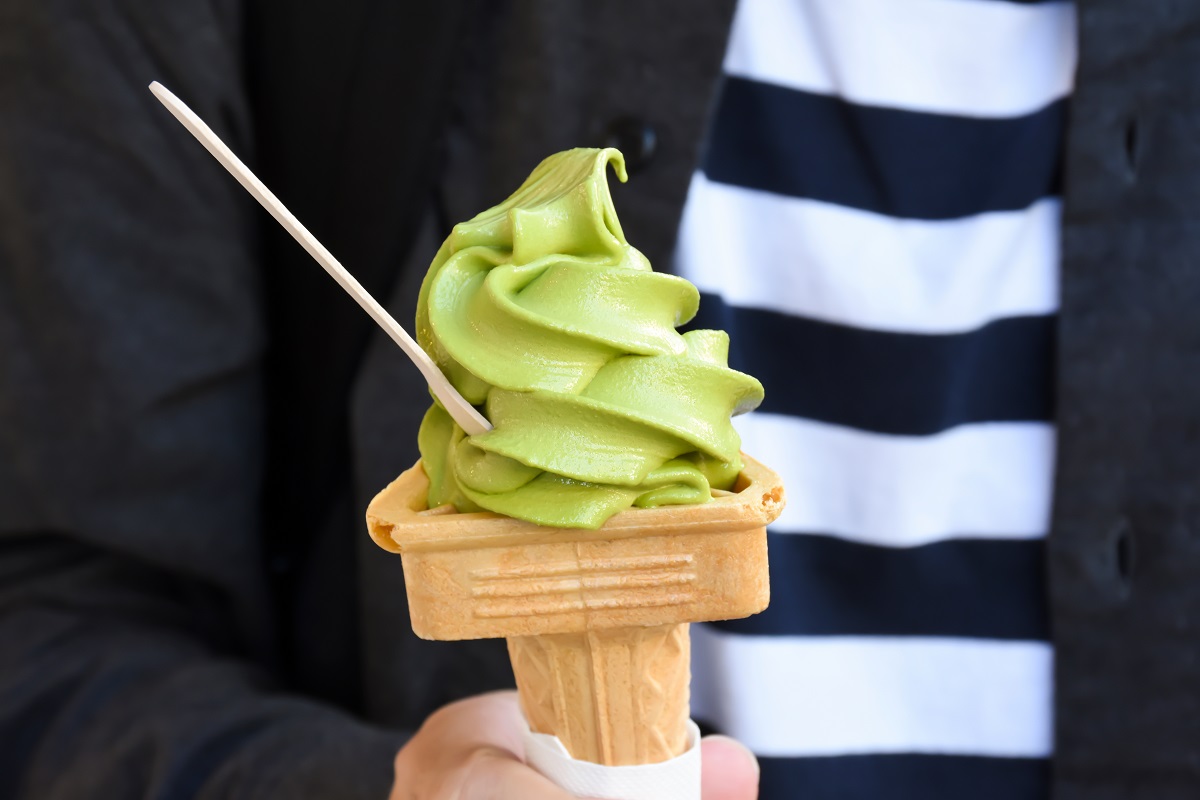 That,Ice-cream,Hold,And,Lick,By,A,Man,Who,Wear
