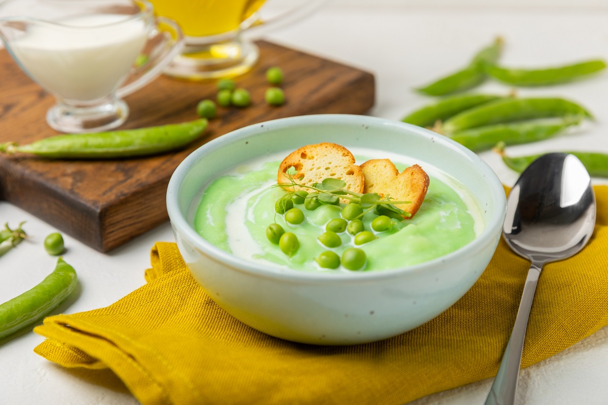 Green,Pea,Soup,On,A,Wooden,Table.,Fresh,Pea,Soup