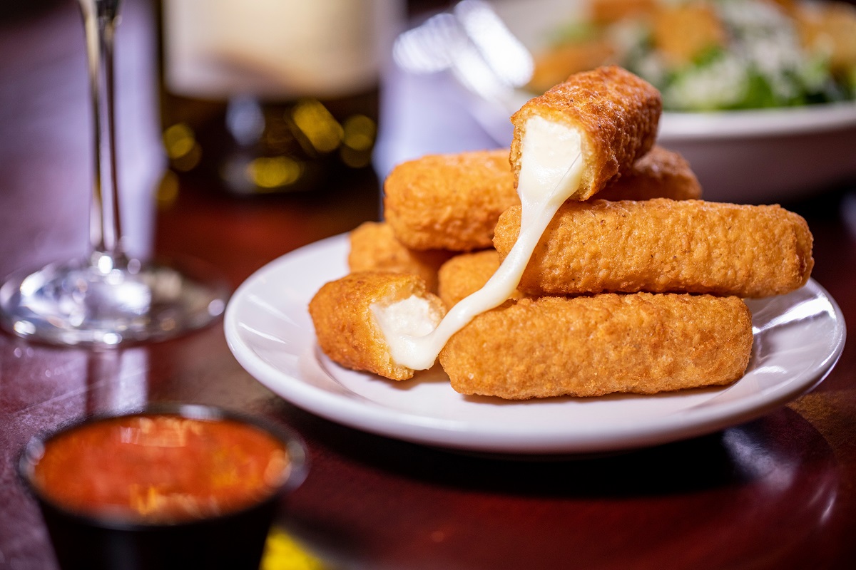 Appetizer,Shareable,Starter,Small,White,Saucer,Plate,Six,Deep-fried,Cheesy