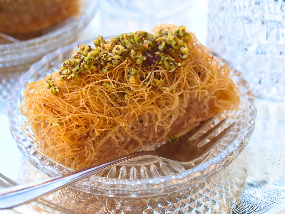 Close,Up,Of,Homemade,Kataifi,Pastry,With,Syrup,And,Pistachio
