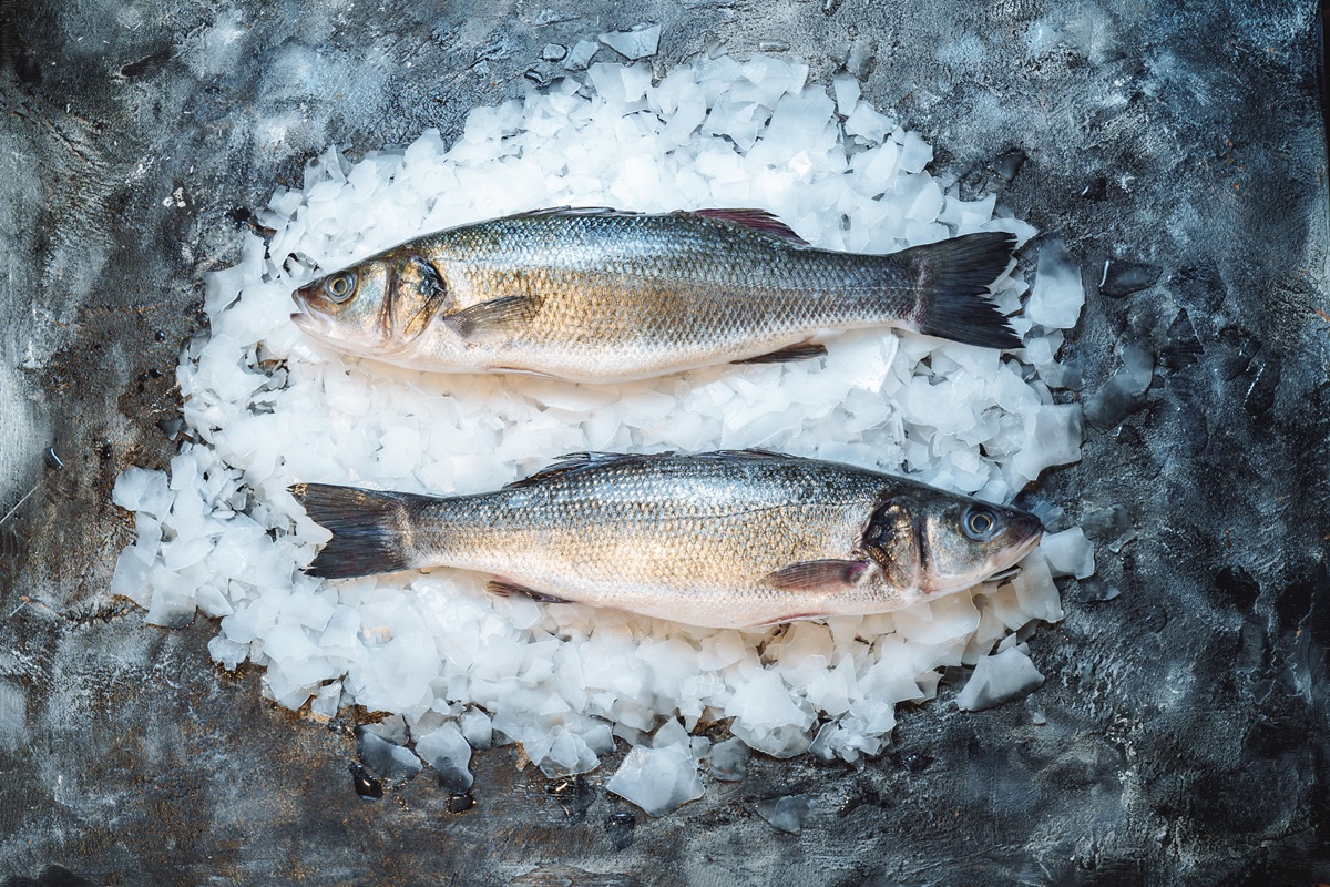 Fish,With,Ice,For,Cooking,In,A,Restaurant.,Fresh,Raw