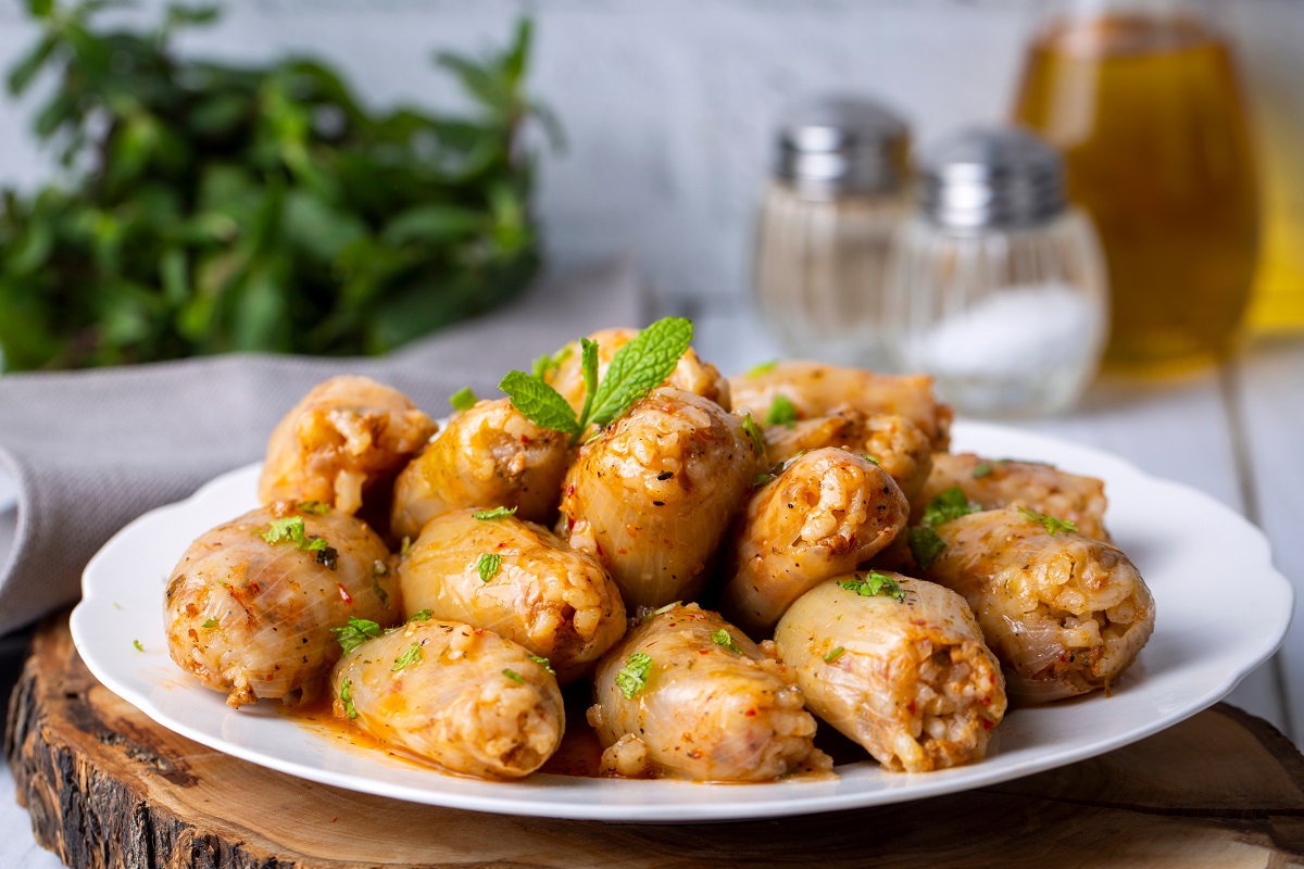 Stuffed,Onion,Dish.,Stuffed,Onions,From,Traditional,Turkish,Dishes,(turkish
