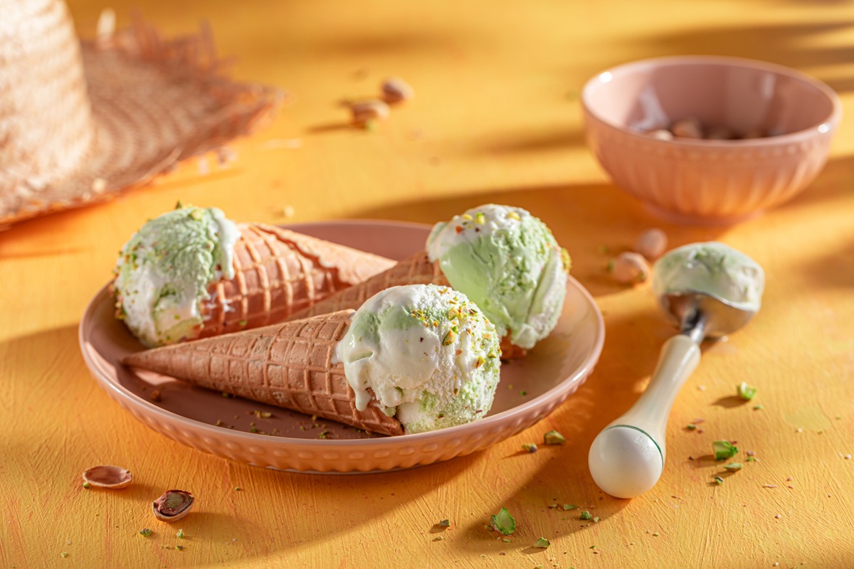 Homemade,And,Delicious,Pistachio,Ice,Cream,In,A,Waffle,Cone.