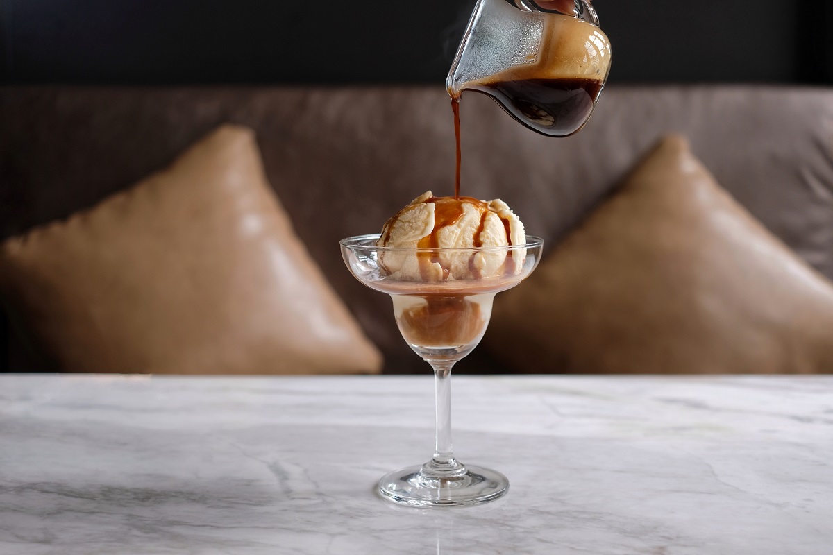 Pouring,Affogato,Coffee