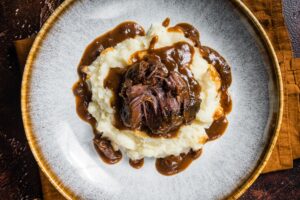 Slow,Cooked,Beef,Cheeks,In,Red,Wine,Sauce,With,Mashed