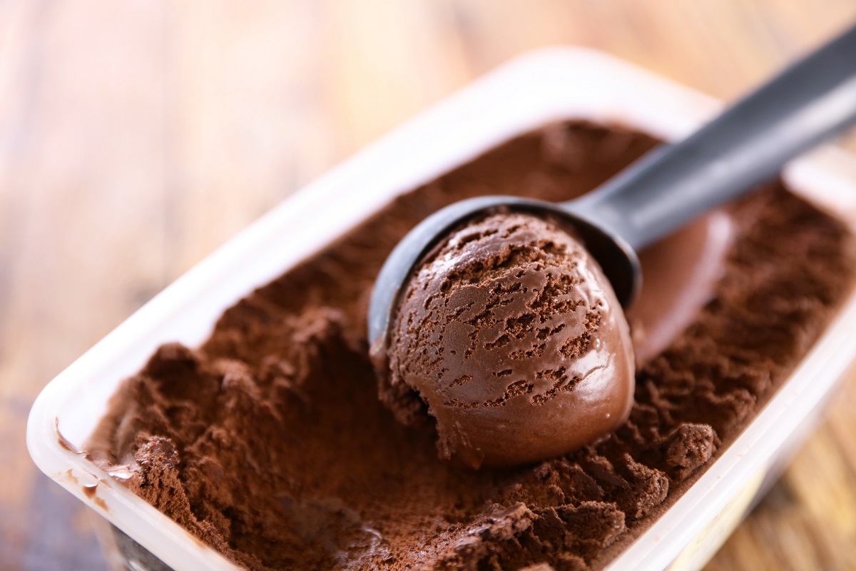 Scoop,Of,Dark,Chocolate,Ice,Cream,In,Container,With,Professional