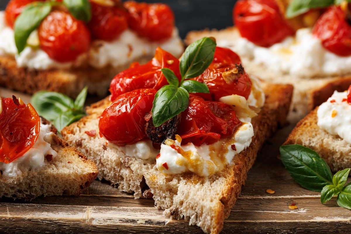 Cottage,Cheese,And,Roasted,Tomatoes,Sourdough,Bread,Toast,On,A