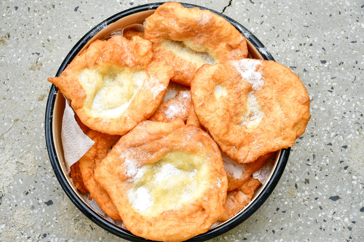Traditional,Bulgarian,Home,Made,Deep,Fried,Patties,Covered,With,Sugar