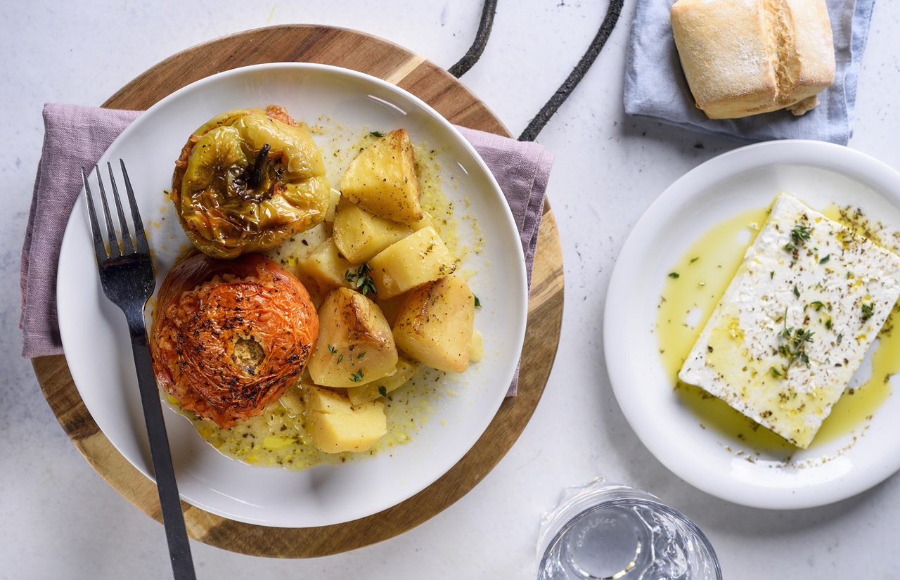 Traditional,Gemista,With,Rice,And,Herbs,,On,A,Restaurant,Plate,