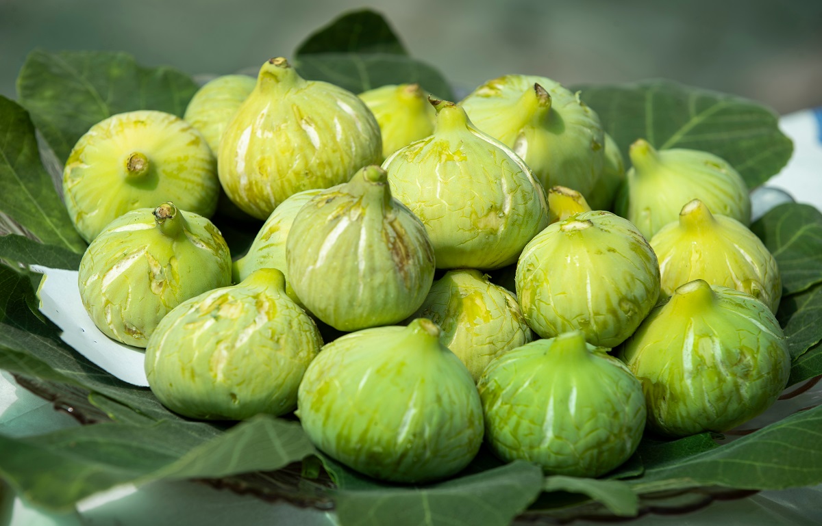 Fresh,Green,Figs,Close-up,On,Market,Display